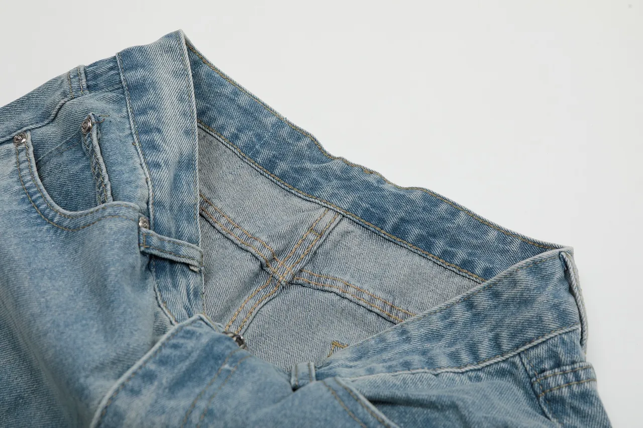 KE973#P250 The only correct leather label version on the market Chrome Hearts CH Cross embroidery distressed jeans Top ceiling quality 100% correct version The correct version is here!  Believe me this must be the best quality you will ever come across! ! Excellent value for money! !  Styles with different washes and textures are very friendly to people with thin legs and thick legs. The straight version is very flattering to the shape of the legs. The moderate length is timeless and easy to match. It is the basis of various styles and a must-have in the wardrobe! ! Add a little stacking to easily control this year's popular clean fit fabric. The fabric is stiff but the upper body is soft without losing texture. The sides and cuffs of some styles have a bone-wash effect. It's really hard not to love it! The outfit effect is immediate! ✅Correctly customize the Croxin metal leather label on the back panel. It is not sold directly with the cross on the finished jeans. 1:1 copying strives for excellence and the details are perfectly grasped. ✅The cross leather label is clear and smooth. Exquisite turning top craftsmanship. ✅Buttons, zippers and hardware are all customized versions of the Croxin LOGO. ✅High-cost washing process. Size: 28 30 32 34 36 (5 sizes)
